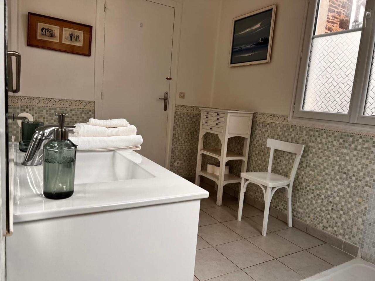 Le Manoir De La Cane Montfort-sur-Meu ภายนอก รูปภาพ